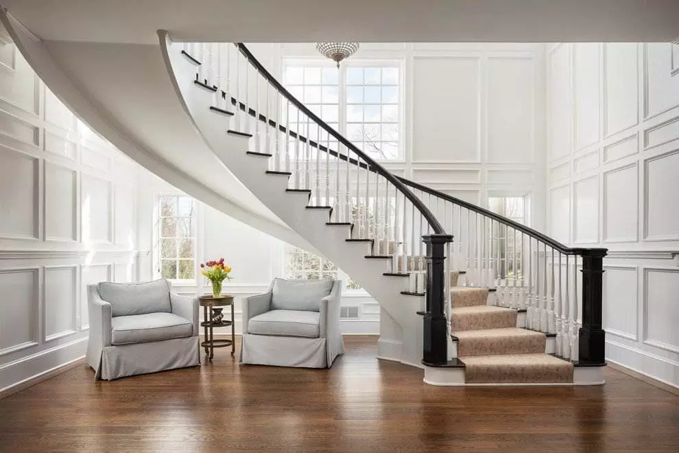 18 Elegant Traditional Staircase Designs That Will Take Your Breath Away