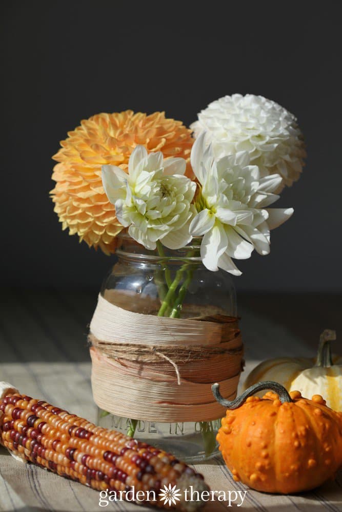 15 diseños alegres de jarro de otoño bricolaje para agregar a tu decoración de temporada "width =" 630 "srcset =" http://www.architectureartdesigns.com/wp-content/uploads/2018/09 /15-Cheerful-DIY-Fall-Mason-Jar-Designs-To-Add-To-Your-Seasonal-Decor-1.jpg 667w, http://www.architectureartdesigns.com/wp-content/uploads/2018/ 09/15-Cheerful-DIY-Fall-Mason-Jar-Designs-To-Add-To-Your-Seasonal-Decor-1-630x945.jpg 630w "sizes =" (max-width: 667px) 100vw, 667px "title = "15 diseños alegres de bricolaje para jarrones de otoño para agregar a tu decoración de temporada" />
<p class=