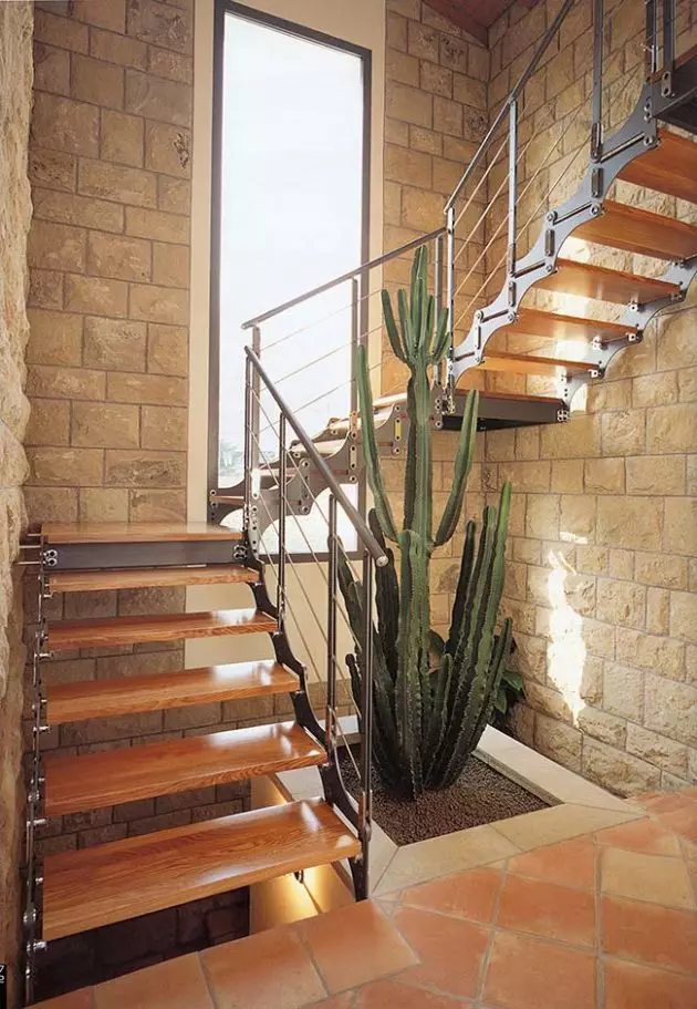 10 jardines debajo de las escaleras y cómo instalarlos