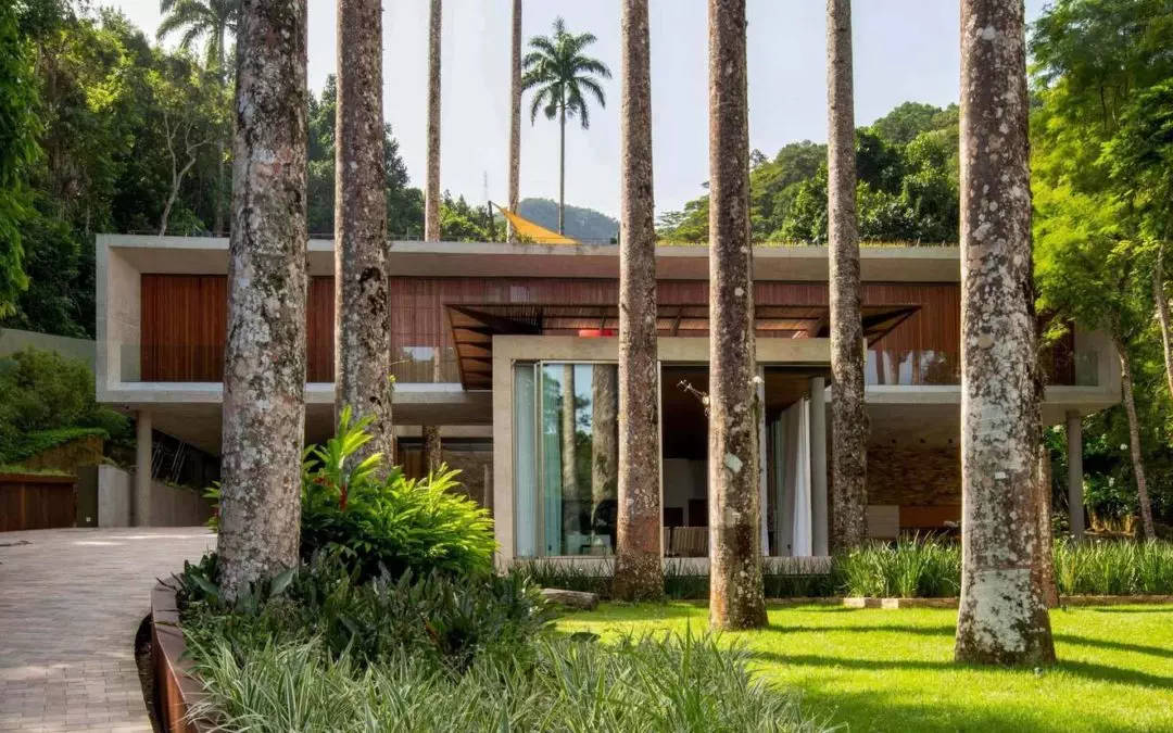 Casa Capuri por Sergio Conde Caldas Arquitetura en Sao Conrado, Brasil