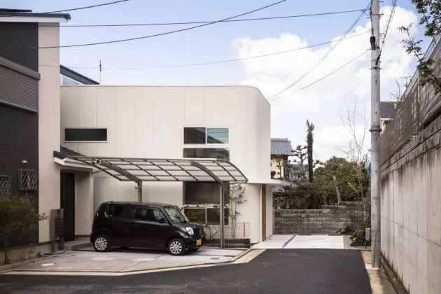 Melt House by SAI Architectural Design Office en Yao, Japón