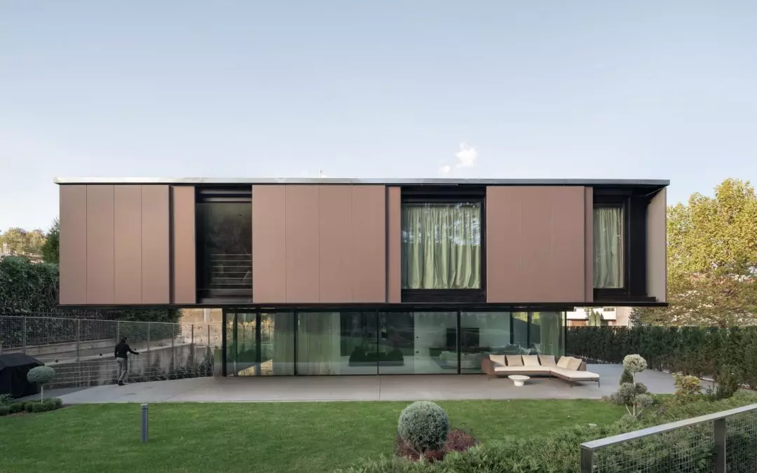 Eclipse House por I / O Architects en Sofía, Bulgaria