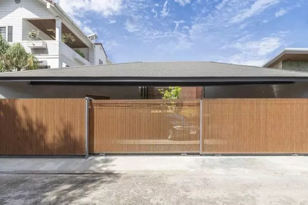 La casa del techo por Looklen Architects en Khet Yan Nawa, Tailandia