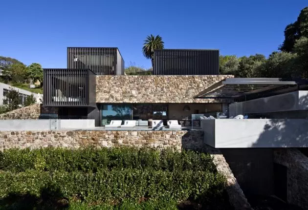 Local Rock House por Pattersons Associates Architects en Nueva Zelanda