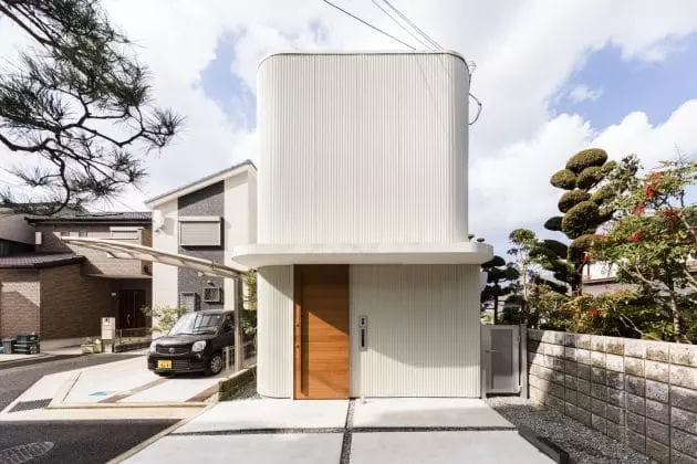 Melt House by SAI Architectural Design Office en Yao, Japón