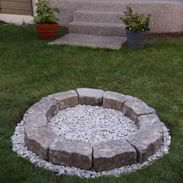 15 increíbles ideas de bricolaje Firepit que necesitas en tu patio trasero para la primavera