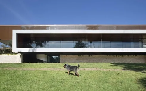 EP House por Otto Felix Studio en Braganca Paulista, Brasil